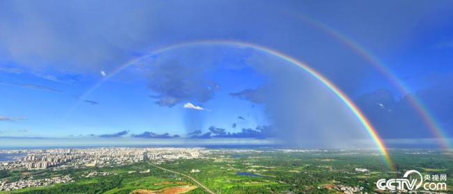 海口上空現(xian)雙彩虹景觀