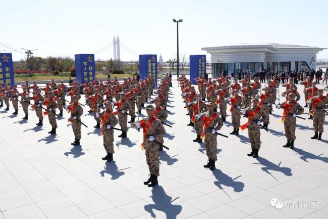 威武(wu)!這些新(xin)兵入伍(wǔ)時獲贈(zèng)“從戎之(zhī)劍”!