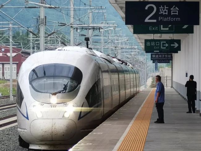 火(huǒ)車拉來的百(bǎi)年小鎮!坐高(gao)鐵去一趟吧(ba)