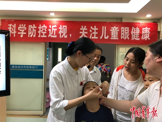 我國兒(er)童青少年總(zǒng)體近視率52.7% 五(wu)大誤區需關(guān)注