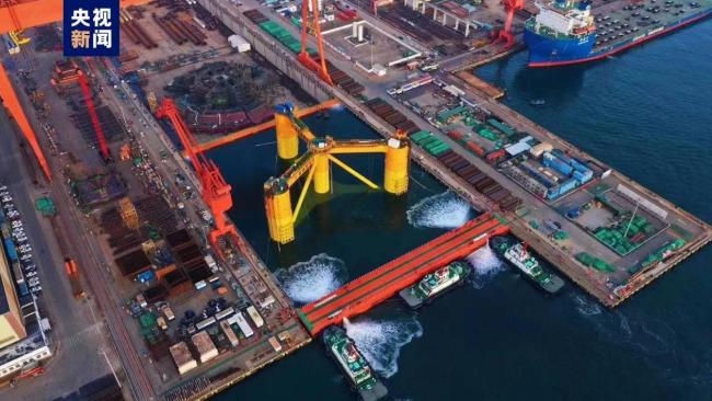 我國深遠海(hai)浮式風電平台(tái)啟運