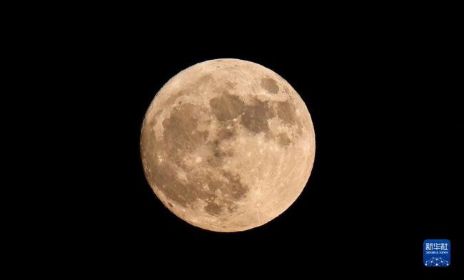 “超級月(yuè)亮”現身天(tiān)宇