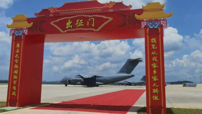 坐(zuò)着運-20去(qù)上學,開(kāi)學典禮(lǐ)是航空(kong)展!