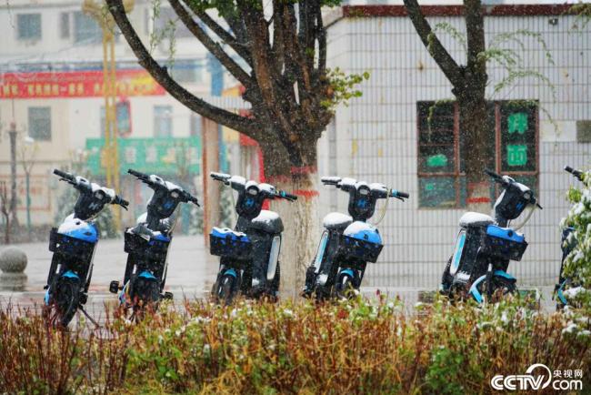 甘肅酒泉：立夏(xià)飛雪