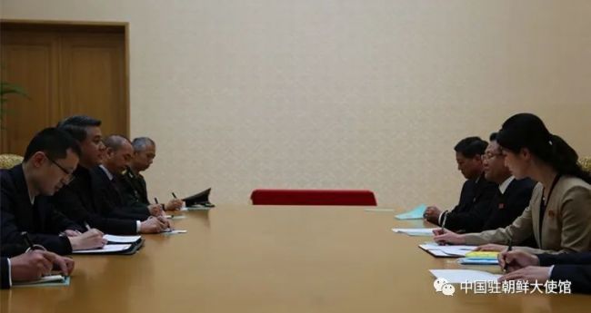 中國駐(zhù)朝鮮大使王亞(yà)軍向崔龍海委(wěi)員長遞交國書(shū)