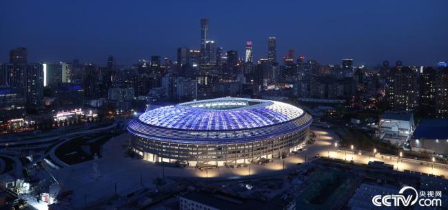 北京(jing)：“新工體”進行燈(dēng)光測試